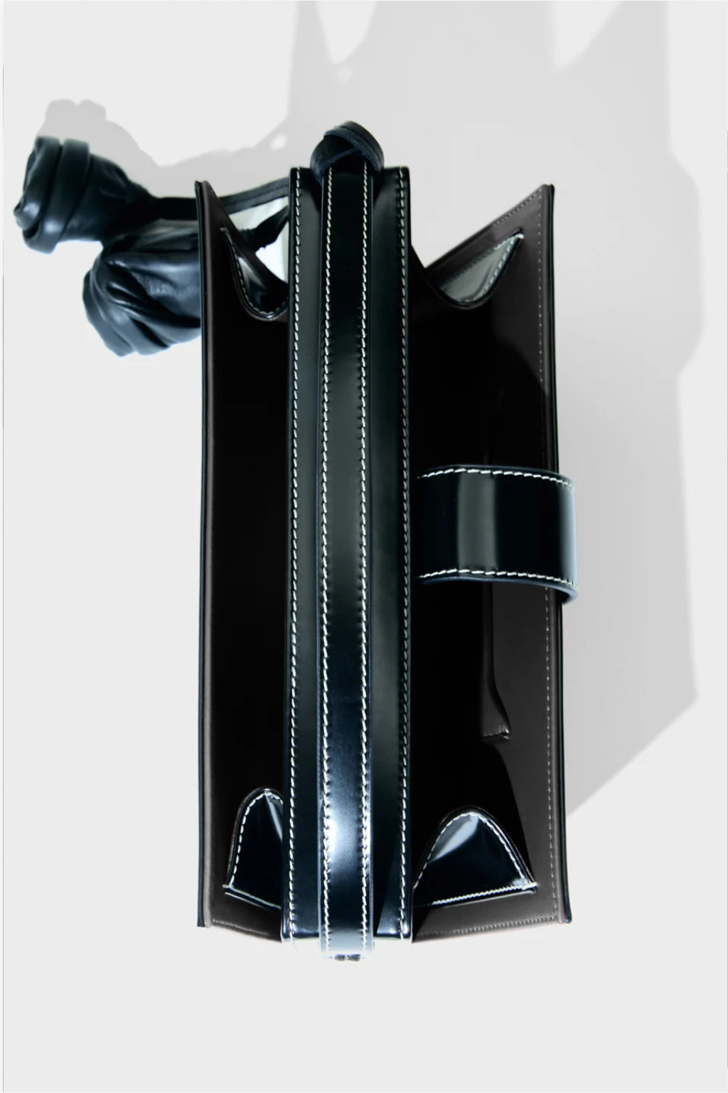Magda Butrym Apolonia Bag In Black Leather With Flower Charm And Contrast Stitching - Image 5